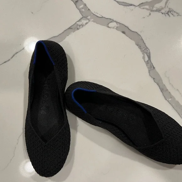 Rothy’s 6.5 Solid Black Flat with Honeycomb or waffle weave design - Picture 5 of 11